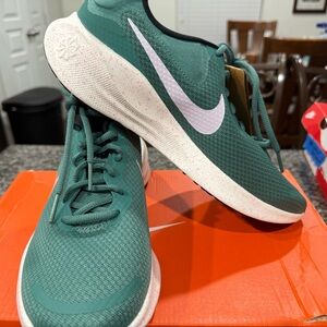 Nike Revolution 7 Road Running NWOT